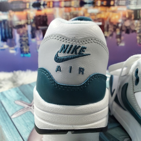 Nike Air Max 1 LV8 - Picture 9 of 16